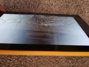 Amazon Fire 7 model SR043KL Tablet smashed screen, won't work - Picture 1 of 6