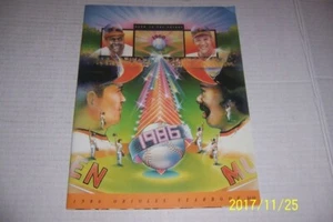 1986 BALTIMORE ORIOLES Official Yearbook BROOKS ROBINSON Cal RIPKEN Eddie MURRAY - Picture 1 of 1