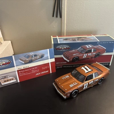 Estufa de roble Lionel 1/24 NASCAR Classics 1/24 Jack Ingram #11 1982 Pontiac Ventura Foto 1 de 4