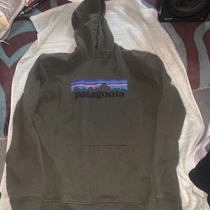 Patagonia Uprisal Hoodie Mens Large Sediment P-6 Logo Graphic Sweatshirt 39539 - Picture 1 of 3
