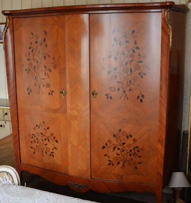 Armoire Style Louis XV en chêne massif marqueterie bois de rose Laquée Ferrures  - Photo 1/3