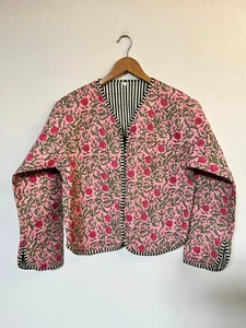M Size Indian Pink Floral Print Cotton Quilted Jacket Vintage Reversible Jacket - Foto 1 di 4