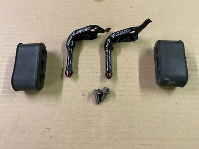 Soportes de suspensión traseros de tubo de escape y goma OEM de fábrica para Ford Mustang 87-93 Foto 1 de 3