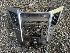 2011-2014 Hyundai Sonata Radio Bezel with AC Control 97250-3Q030 - Bild 1 von 9