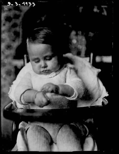 Plaque verre photo ancienne négatif noir et blanc 9x12 cm bébé enfant vintage - Photo 1 sur 2