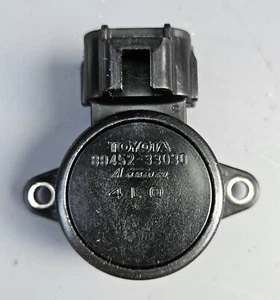 89452-33030 Toyota OEM Genuine SENSOR, THROTTLE POSITION - Picture 1 of 4