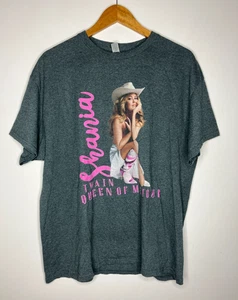 Camiseta Shania Twain Queen Of Me Tour Para Hombre XL Gris Lista de Giras en la Espalda Doble Lado - Imagen 1 de 7