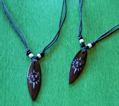 Surfboard Holz Anhänger Surfer Sommer Beach Kette Sonne Peace Hippie Handarbeit - Bild 1 von 4