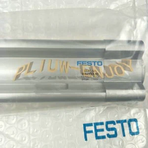 UN NUOVO CILINDRO STANDARD FESTO DSBC-32-160-PPVA-N3 1376428 - Foto 1 di 1