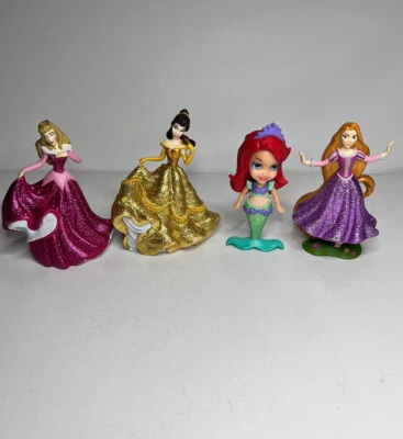 Lote de 4 figuras de princesas brillantes de Disney Blancanieves Rapunzel Ariel Sleeping Beau Foto 1 de 4