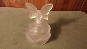 ENCANTADORA BOTELLA DE PERFUME DE VIDRIO ESMERILADO FRANCÉS DE COLECCIÓN CON ELEGANTE TAPÓN DE MARIPOSA - Imagen 1 de 8