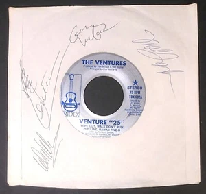 Vintage 45 rpm surf rock THE VENTURES Venture 25/Blue Dawn AUTOGRAPHED Tridex NM - Imagen 1 de 3