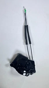 Toyota Prius 2016-2022 cerradura de pestillo de puerta delantera derecha motor actuador OEM - Imagen 1 de 9