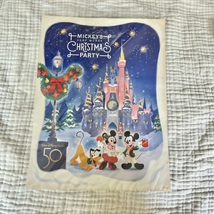 Disney Mickey's Very Merry Christmas Party Print 2022 nuevo *50 aniversario - Imagen 1 de 4