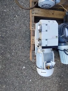Bomba de aspiradora para paletas giratorias Leybold tipo S25B TriVac - Imagen 1 de 4