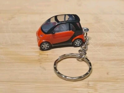 1/87 DIECAST MODEL CAR SMART FORTWO COUPE  KEYCHAIN KEYRING  - Image 1 of 4