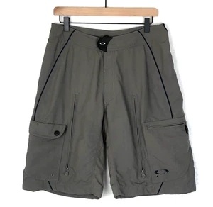 VTG OAKLEY Shorts Men's Sz M Gray Padded Vented Cargo MTB Outdoor Y2K - Picture 1 of 15