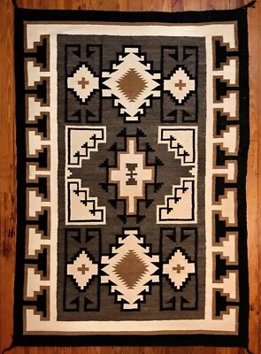 ALFOMBRA NAVAJO GRANDE, DISEÑOS ELABORADOS INCLUYENDO BORDE, LANA HILADA A MANO, COMO NUEVO Foto 1 de 4