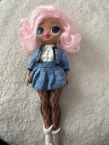 LOL Surprise OMG Uptown Girl Fashion Doll 9" capelli rosa - Foto 1 di 2