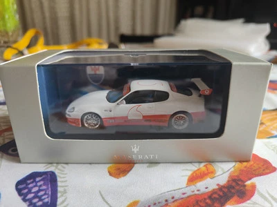 IXO Maserati Trofeo GT Presentation Car Bianco E Rosso Vodafone 1:43 REF.304028 - Immagine 1 di 4