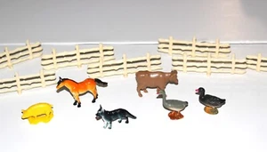VINTAGE PLAY FARM TOYS 8 FENCE PIECES AND 6 FARM ANIMALS - Picture 1 of 8