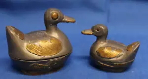 Juego de 2 patos vintage de peltre y latón pisapapeles caja de baratija - Imagen 1 de 6