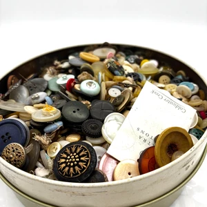 Vintage Knopf Konvolut in Dose gemischte Materialien & Farben Nähen Basteln Sammlung Set - Bild 1 von 13