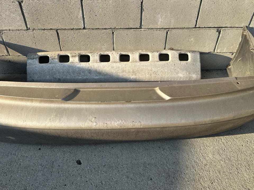 Lexus ES300 IQ, tampa do para-choque traseiro, 1997-2001, dourada, 4M9, 52159-33906, arranhões - Imagem 1 de 4