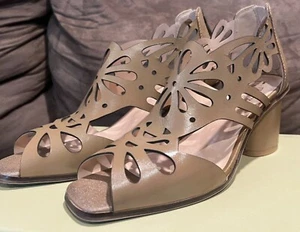 Women L'Artiste Leather Beige Flamenco Sandals Shoes 39 8,5 Spring Step New NIB - Picture 1 of 8