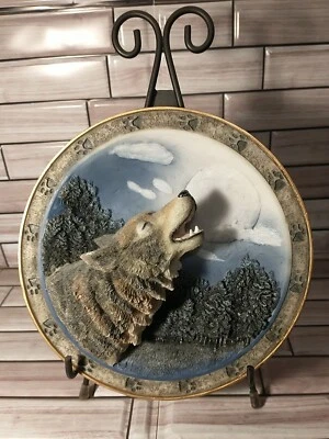 Vintage 3D Wolf Plate 1997 Gray Rock Collection Plate Only No Stand - Image 1 of 4