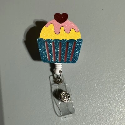 Tecido glitter cupcake crachá de namorados molinete com clipe de pressão - Imagem 1 de 2