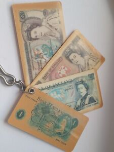 Vintage Retro Keyring Key Ring Plastic paper money💰 bank notes British Pounds 