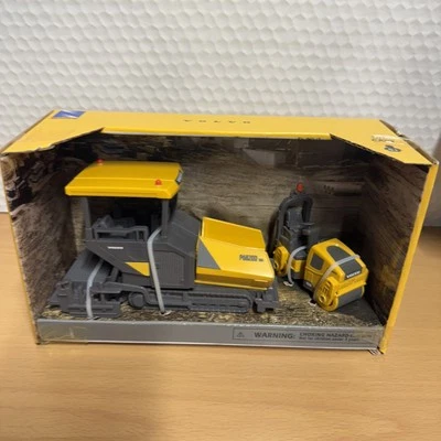 New Ray Volvo P6820D DD258 Diecast Construction Vehicles - Image 1 of 4