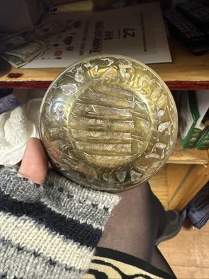 Cuenco antiguo grabado de latón para dedos Foto 1 de 2