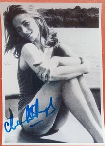 AUTOGRAPHE CHARLOTTE RAMPLING SUR PHOTO N & B 15 x 21 cm - Picture 1 of 3