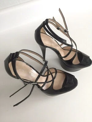 Zapatos para mujer Casadei de charol negro con tiras de plataforma talla 38 8 $1100 Foto 1 de 4