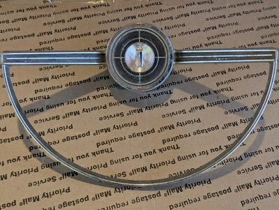 Anillo de bocina del volante Ford Galaxie 1966 C6AA-13A800-D FOMOCO USADO ORIGINAL Foto 1 de 4