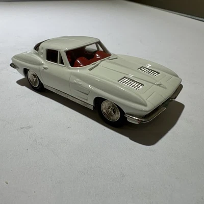 Brooklin BRK21 1963 Chevrolet Corvette Stingray Coupe White 1/43 Scale - Image 1 of 4