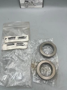 NOS- Juego de vasos de cojinete de cabeza de dirección Triumph BSA 65-5126 y 65-5127 - Imagen 1 de 5