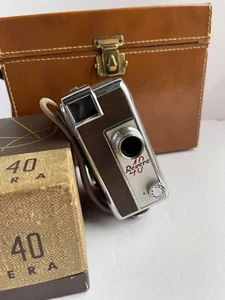 FOTOCAMERA REVERE 8MM - MODELLO 40 - Con scatola originale e custodia in pelle anni '50 - Foto 1 di 11