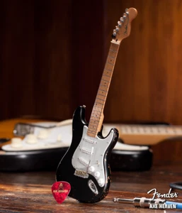 Klassische schwarze Fender Strat getragene/gealterte Minigitarre von AXE HEAVEN - Bild 1 von 5