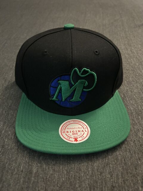 Mitchell & Ness Dallas Mavericks Billboard Trucker Mens Hats (Blue)