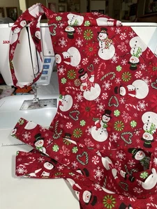 Delantal de Navidad rojo hecho a mano - Adorable estampado de muñeco de nieve - Imagen 1 de 3