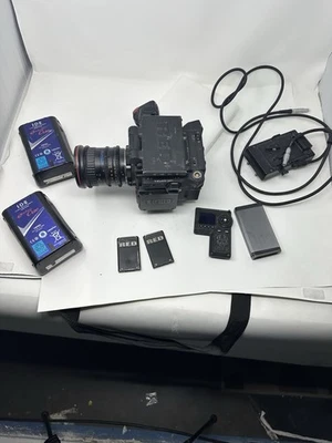 Paquete de cámara de cine RED Helio 8K S35 DSMC2 con accesorios Foto 1 de 3