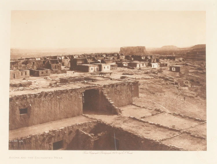 FOTOGRABADO ACOMA Y LA MESA ENCANTADA, EDWARD CURTIS.RARO Foto 1 de 1