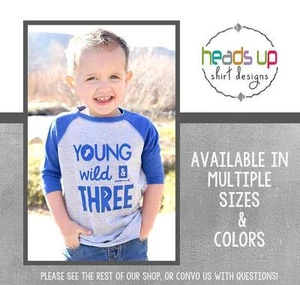 Camisa Young Wild and Three Raglan para Niño Pequeño - Camiseta Young Wild y Tres Raglan - Imagen 1 de 6