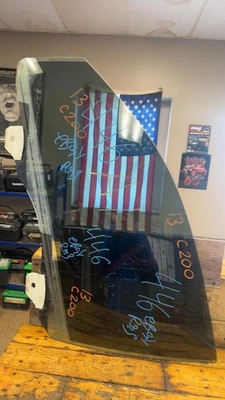 2011-2014 CHRYSLER 200 LEFT FRONT DOOR WINDOW/GLASS - Image 1 of 4