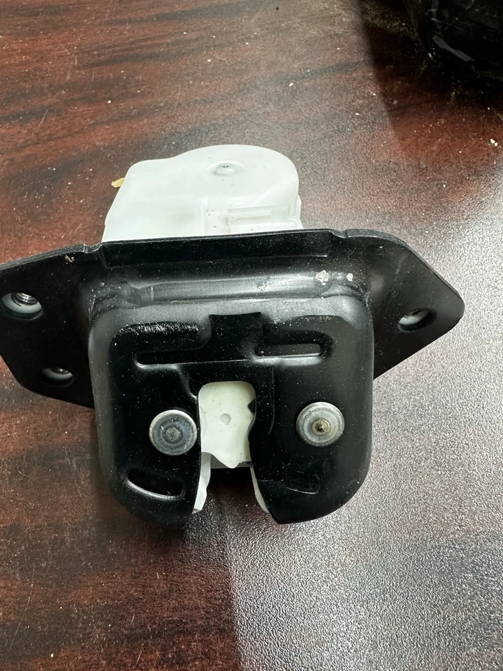 Cerradura puerta levadiza Nissan Murano 2015-2021  Foto 1 de 1