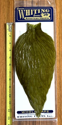 Capa de gallo americano Whiting, teñida de blanco oliva oscuro, atar moscas Foto 1 de 2