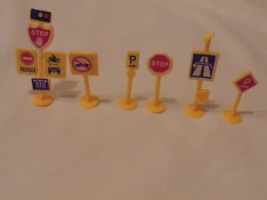 Airport Traffic Sign Bundle – Airport Builder Plastic Toy – Used Excellent - Picture 1 of 1